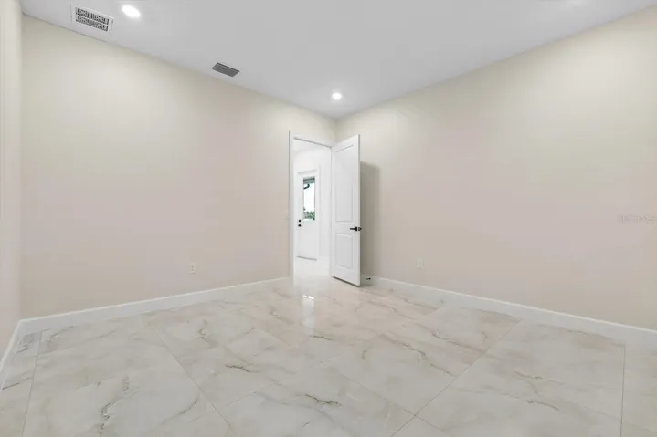 Spacious bonus room with room for a game room, media lounge, or the ultimate man cave