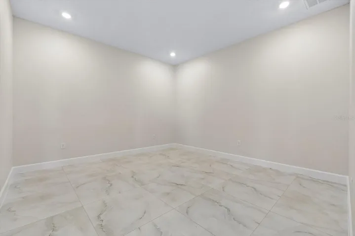 Spacious bonus room with room for a game room, media lounge, or the ultimate man cave