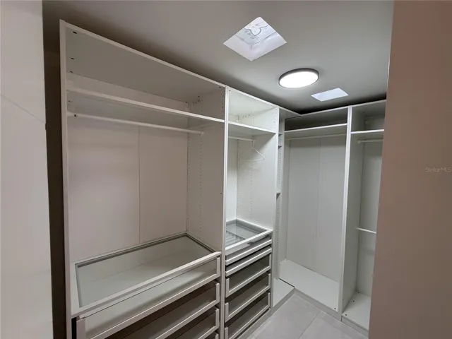 walking closet