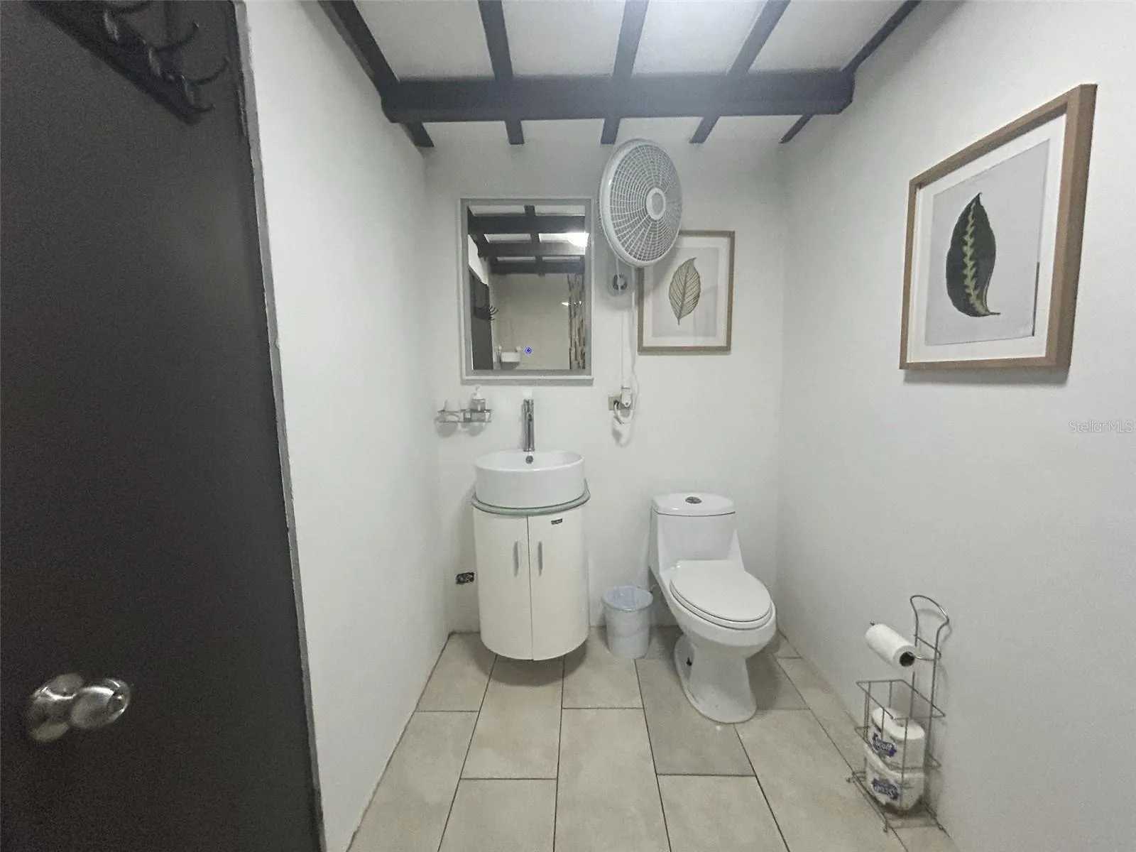 Full bathroom Full bathroom