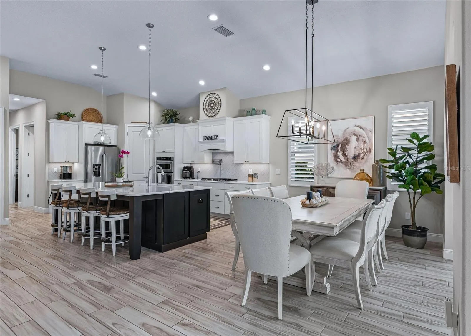 Dining Area over looking kitchen and Lanai