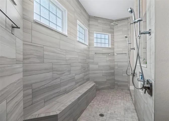 Gorgeuos Shower with dual heads and bench