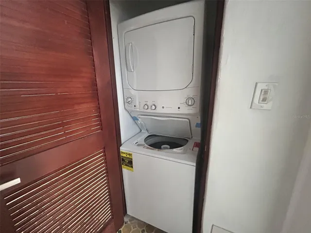 Utility room with washer/dryer combo