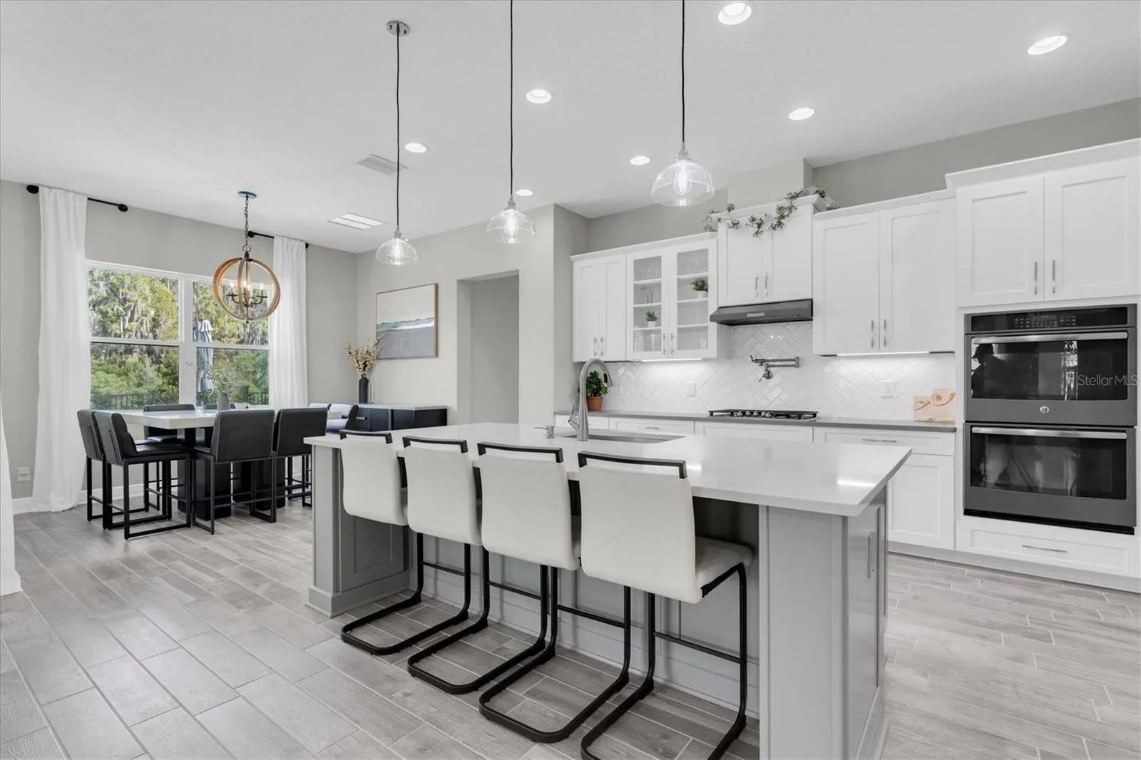 Kitchen w/ Dinette