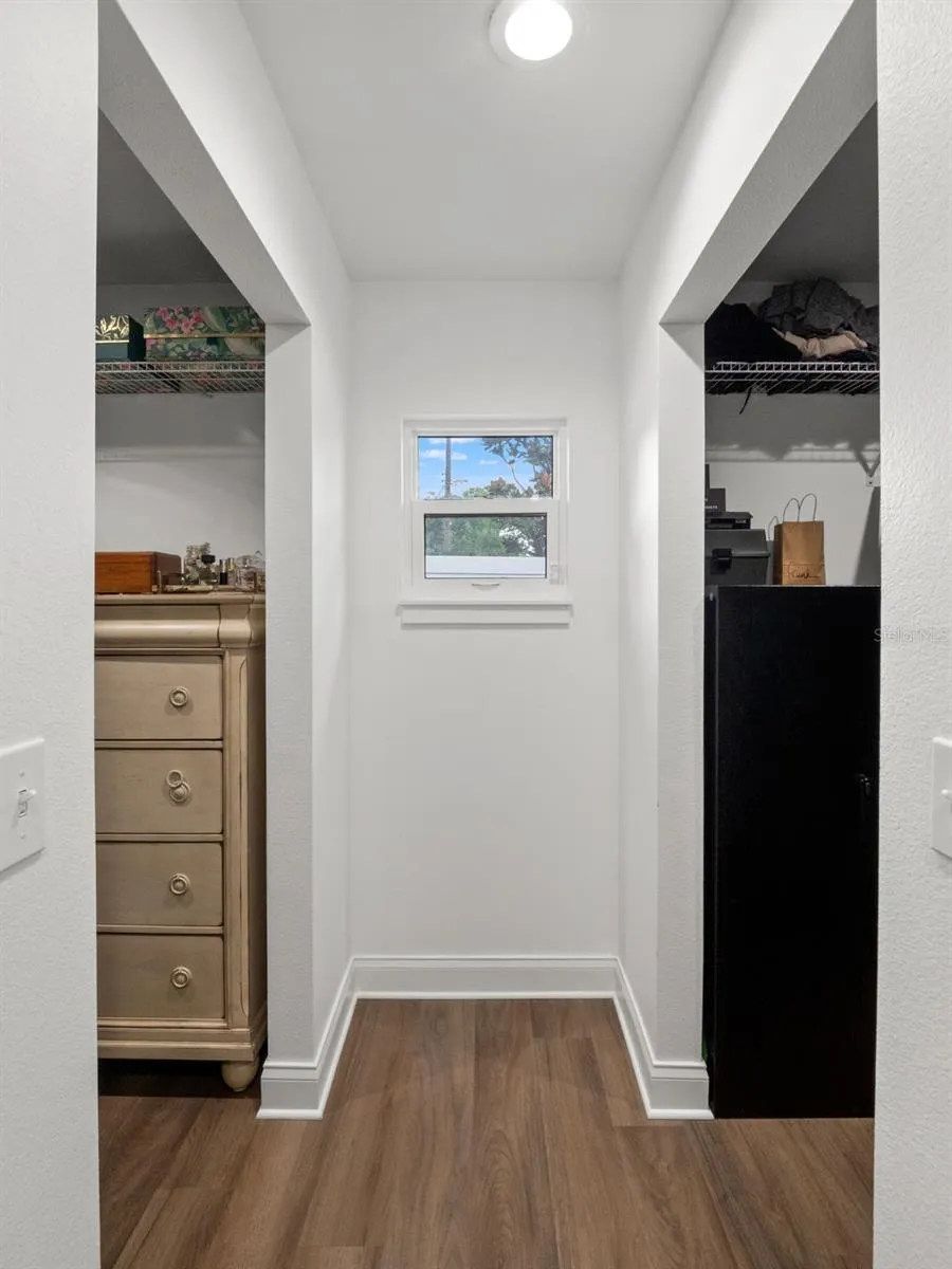 2 walk-in closets