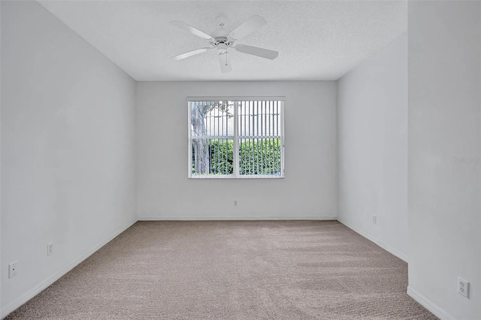 Large Master Bedroom Fits a Cal King