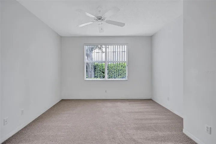 Large Master Bedroom Fits a Cal King