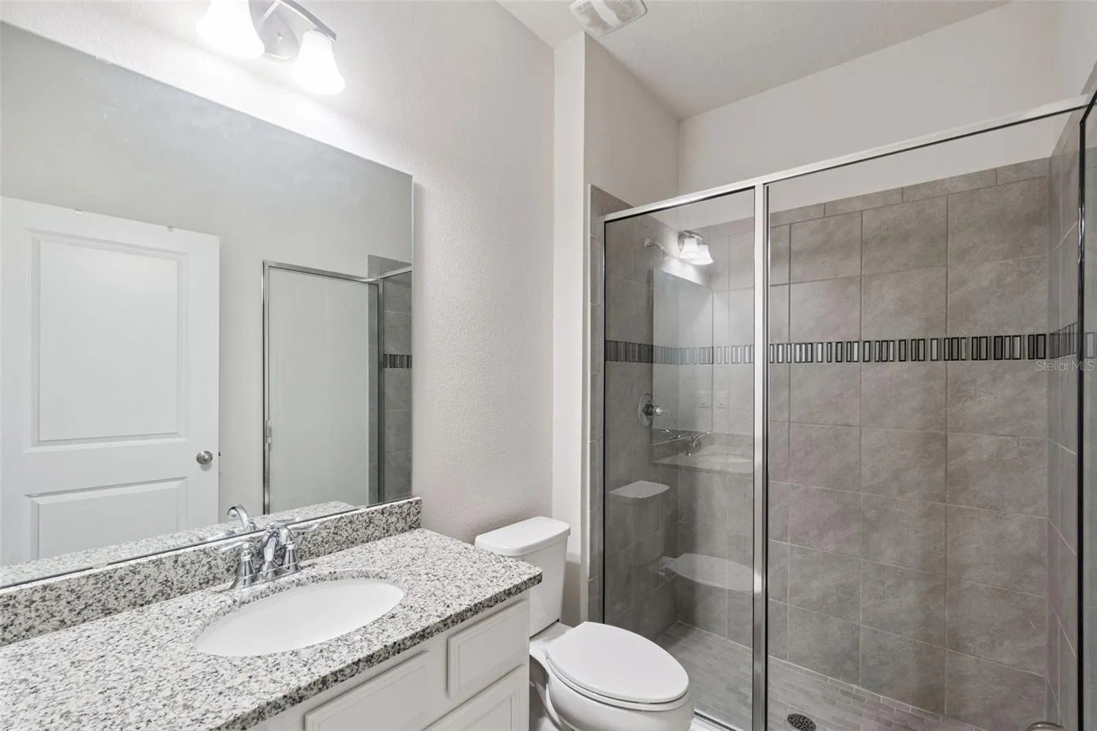 1ST FLOOR FULL BATHROOM