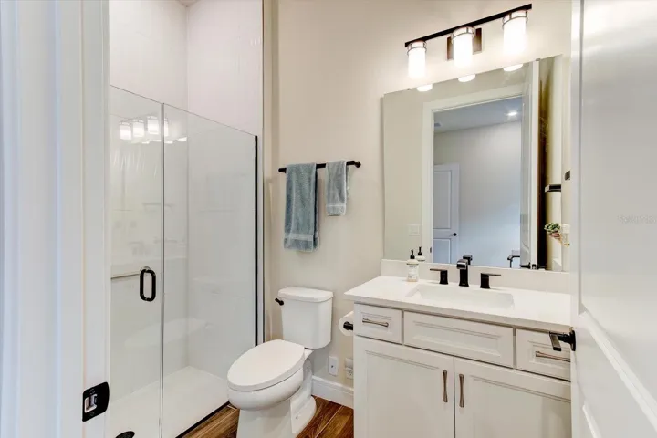 Full Bathroom with custom finishings