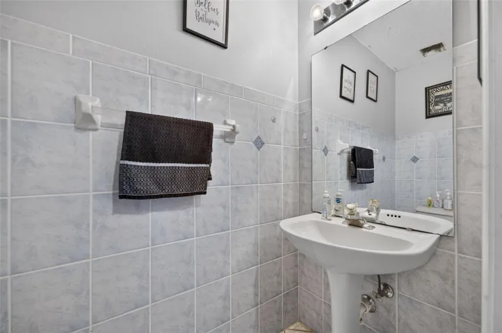 1/2 Bath