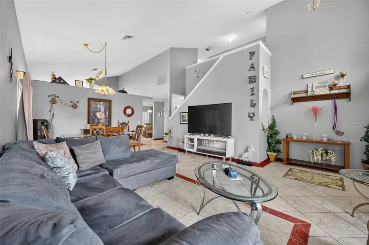 Living room-volume ceilings