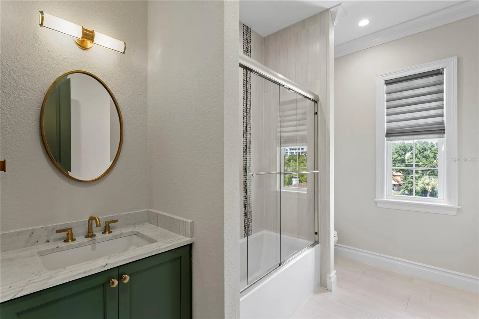 4th Floor full bathroom