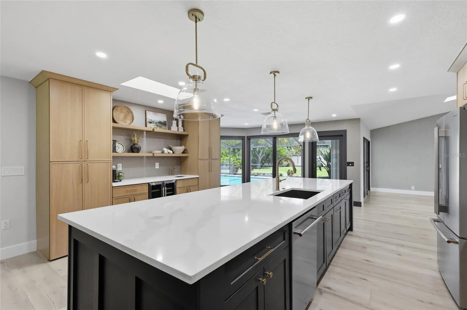 Kitchen- gorgeous quartz countertops