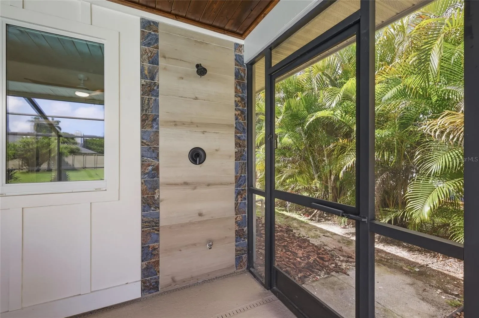Outdoor private shower