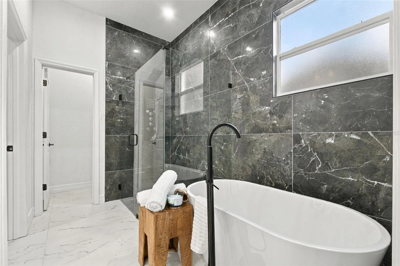 Freee standing tub