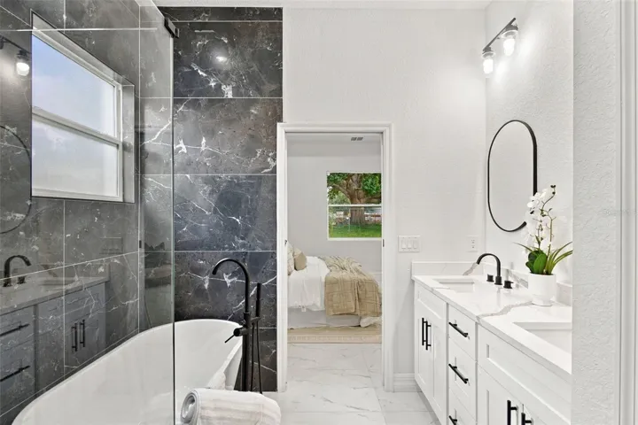 Primary En-suit bath