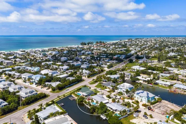 Aerial views to the north end of the island and just two blocks to the sandy beaches of Anna Maria Island