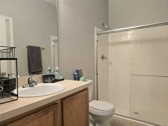 Bathroom 2 (1st Floor)