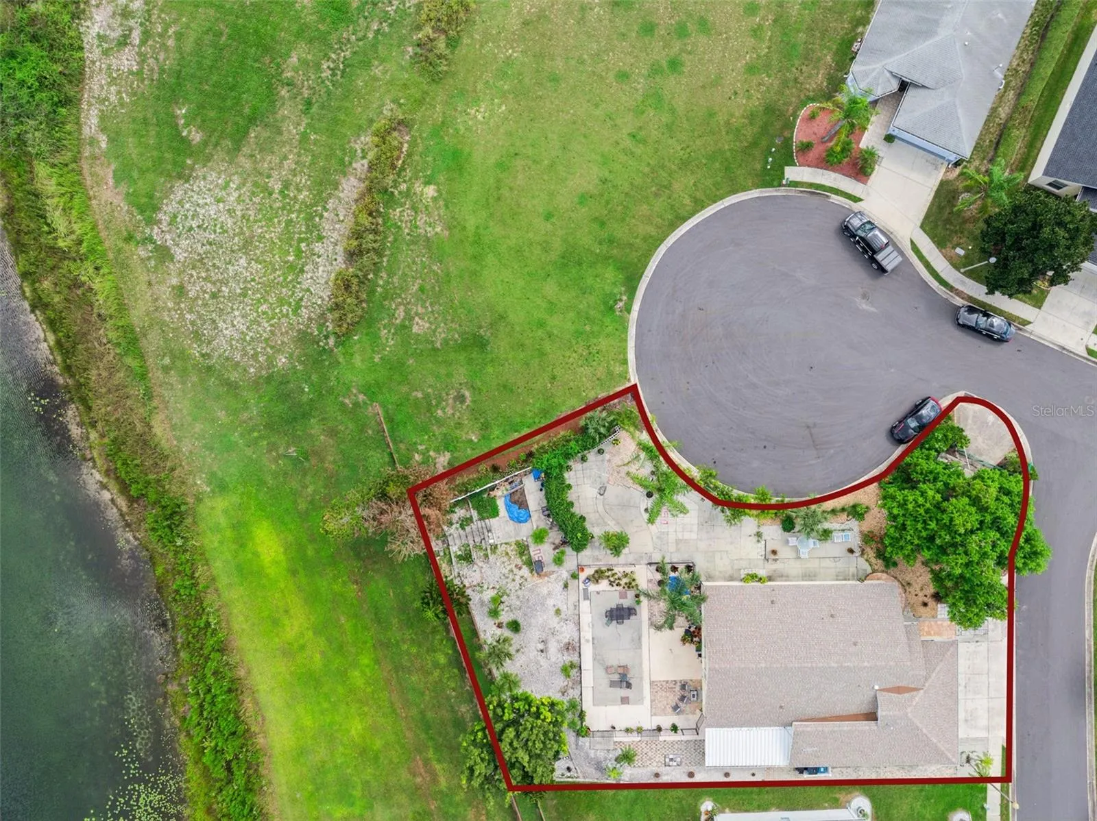 Private Corner Lot
