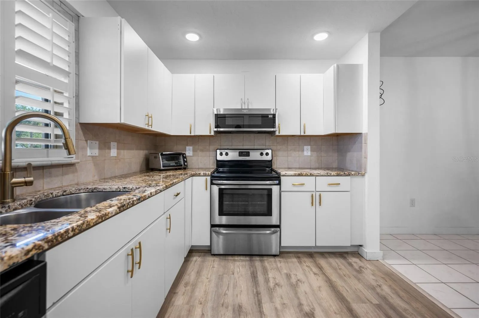 Sleek Granite Counter Tops