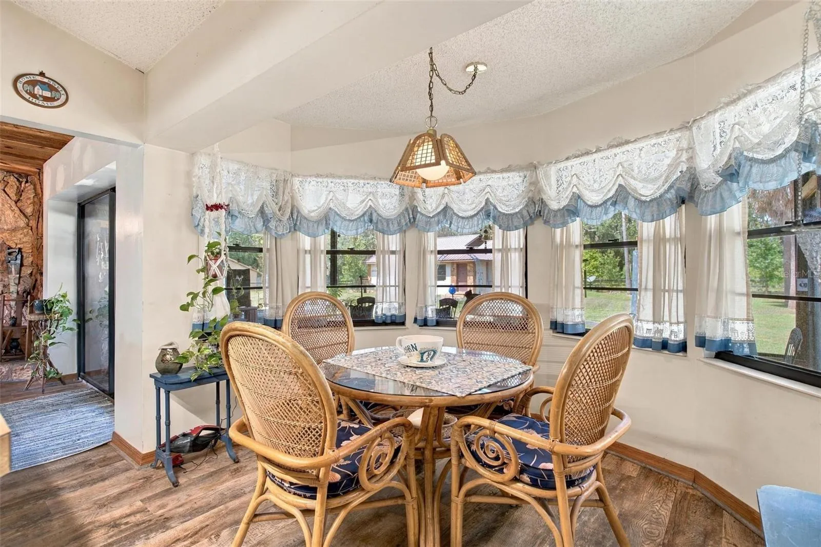 Breakfast nook