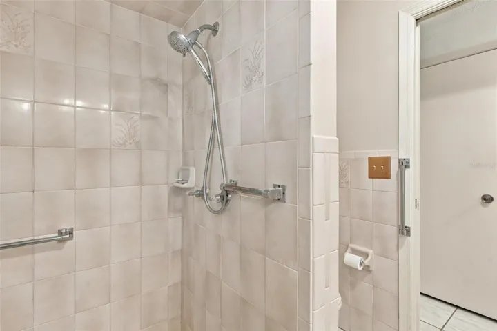 Guest house shower