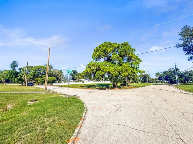 Corner of Caesar Way S &amp; Columbus Way S