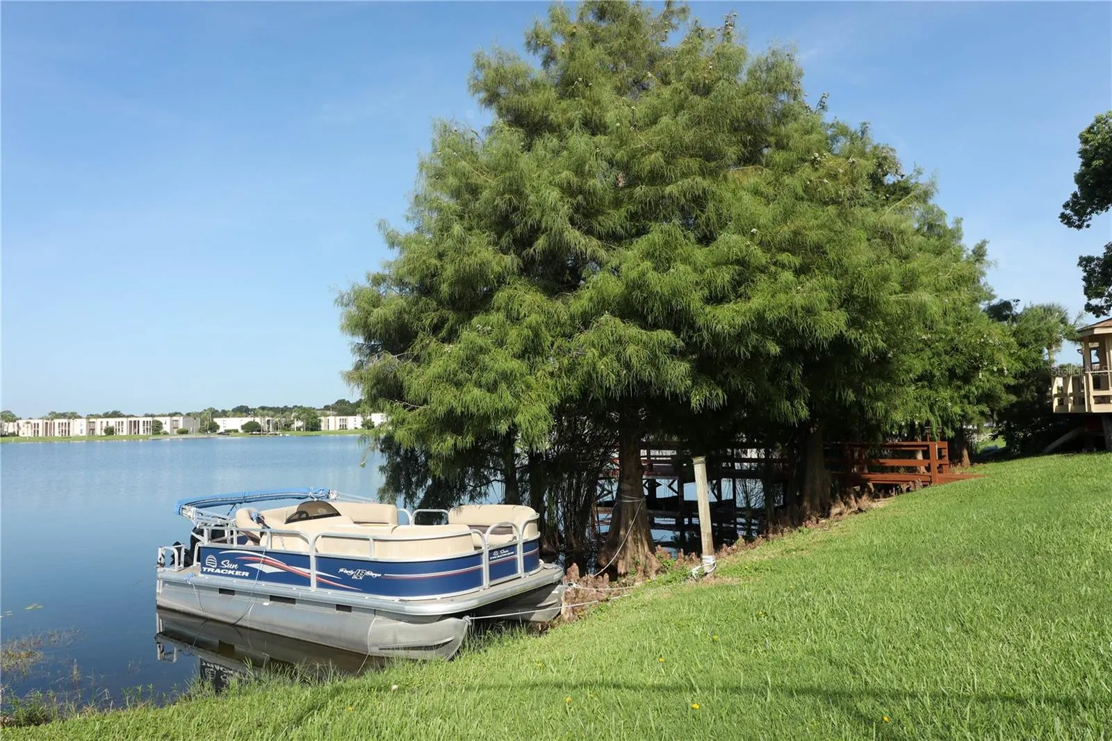 Gorgeous lake access