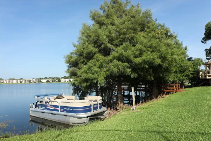Gorgeous lake access