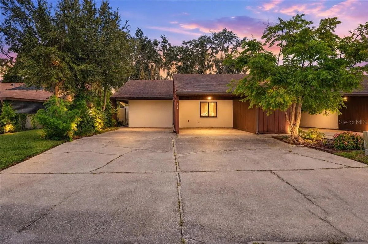 368 Lake Harris Dr