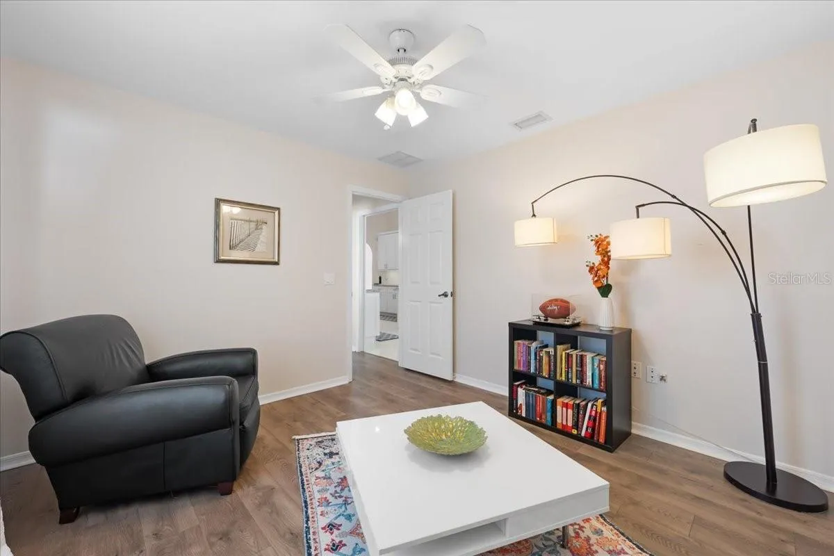 Sitting Room/Bedroom