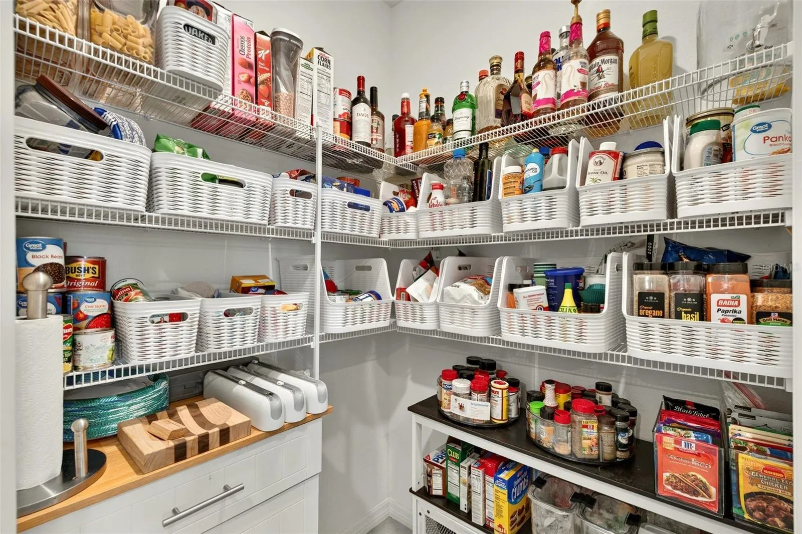 Large walk-in pantry closet - great storage space