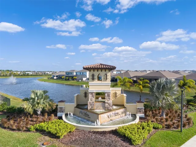 Solera Community is ideally located with easy access to dining, entertainment, schools and all the new amenities the area offers.