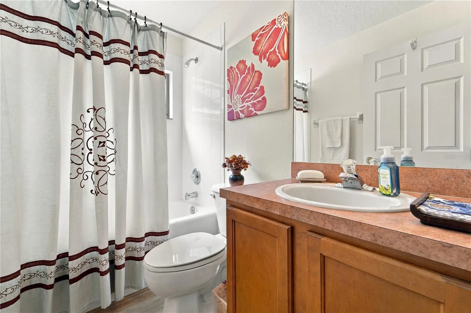 2nd bathroom with tub/shower combo
