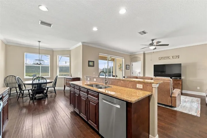 WATER views from the breakfast nook!
