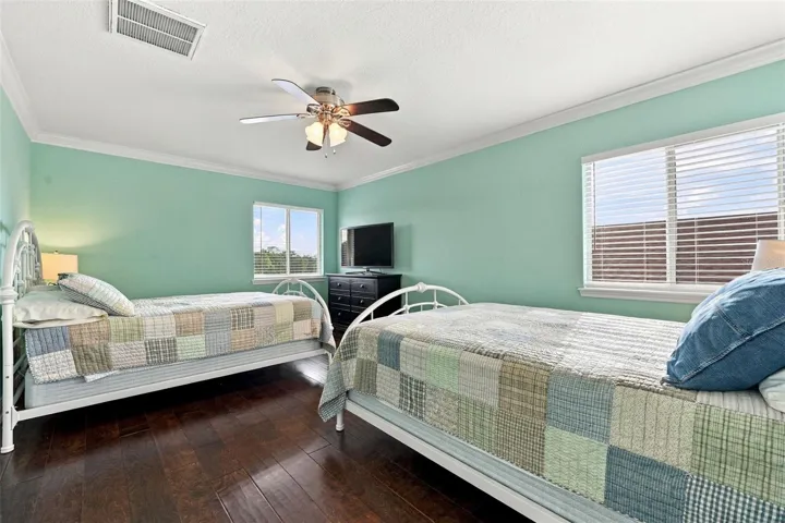 Large 3rd bedroom/primary suite