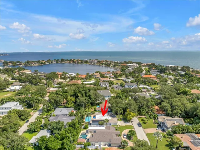 Just a block off prestigious Brightwaters Blvd, the Gem of St Pete residential