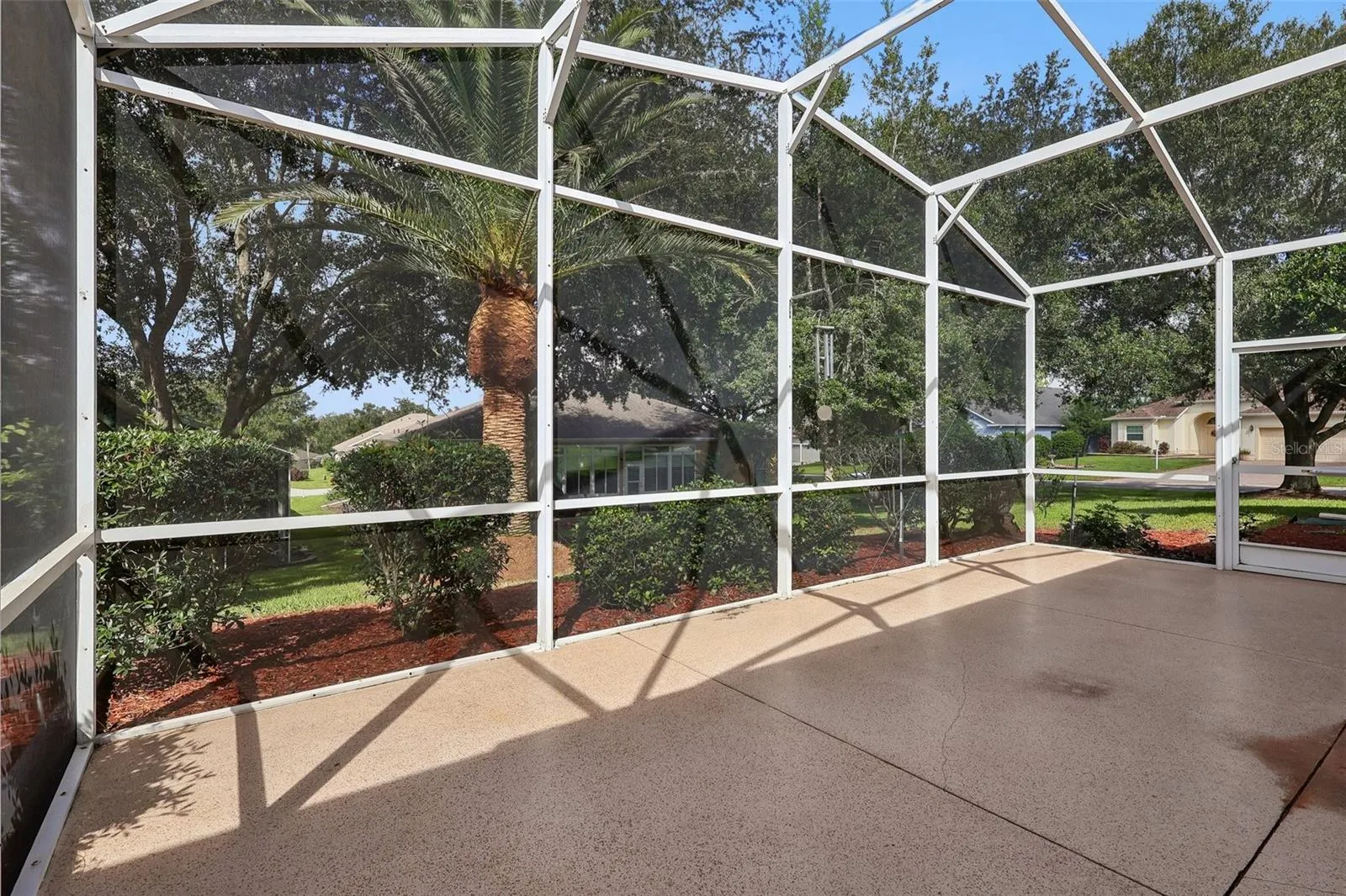 Screened Patio - Great for outdoor living without the bugs