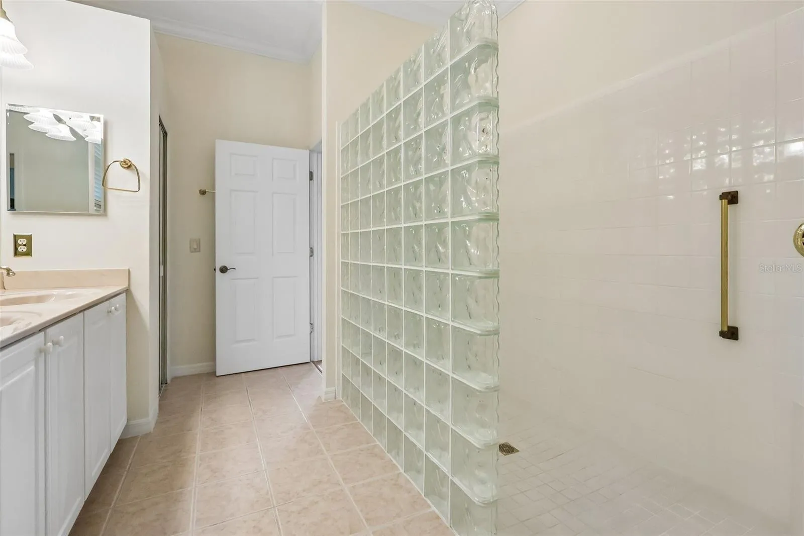 Allows Privacy for Guest