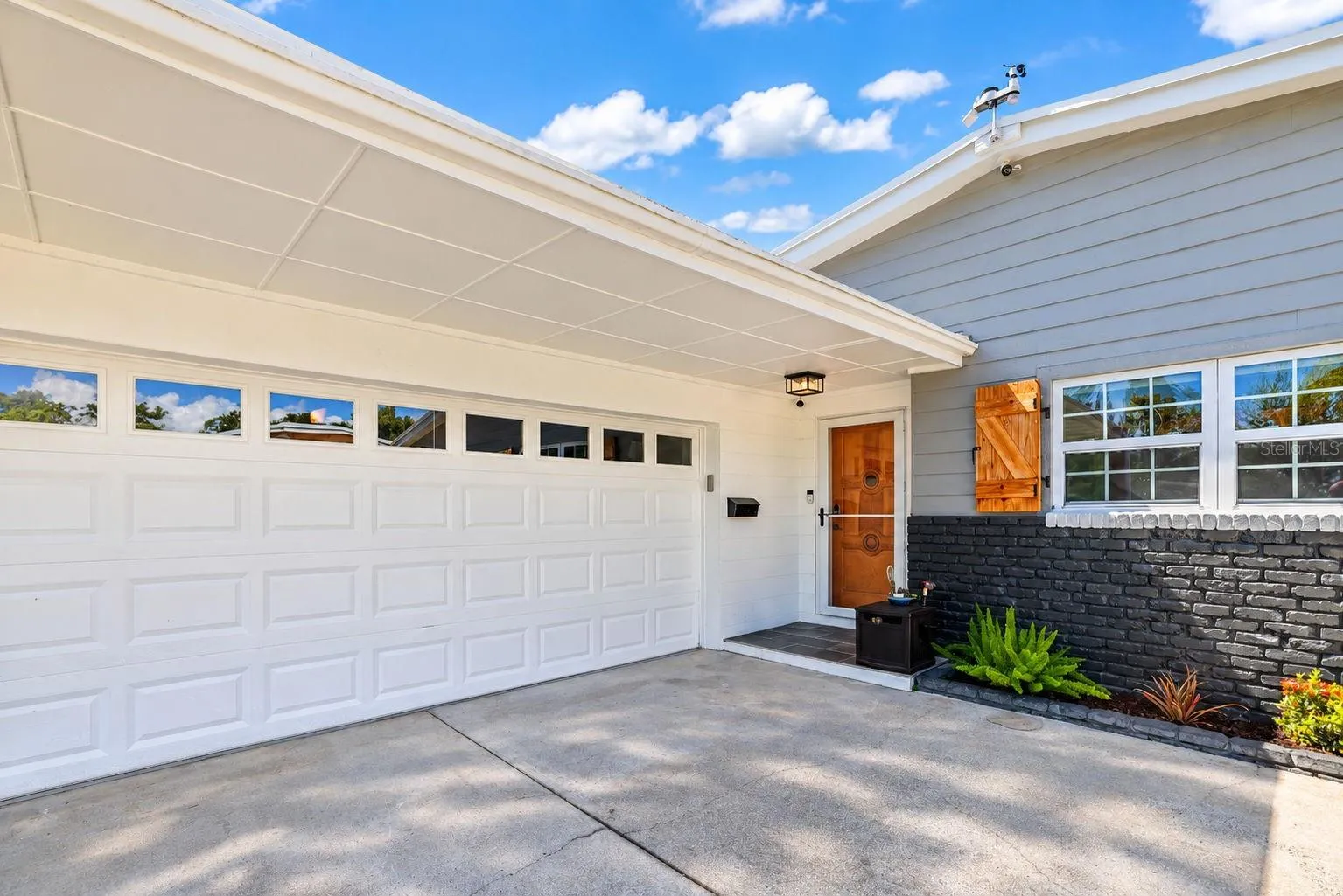 large garage with hoist trolley  for lifting heavy objects to store