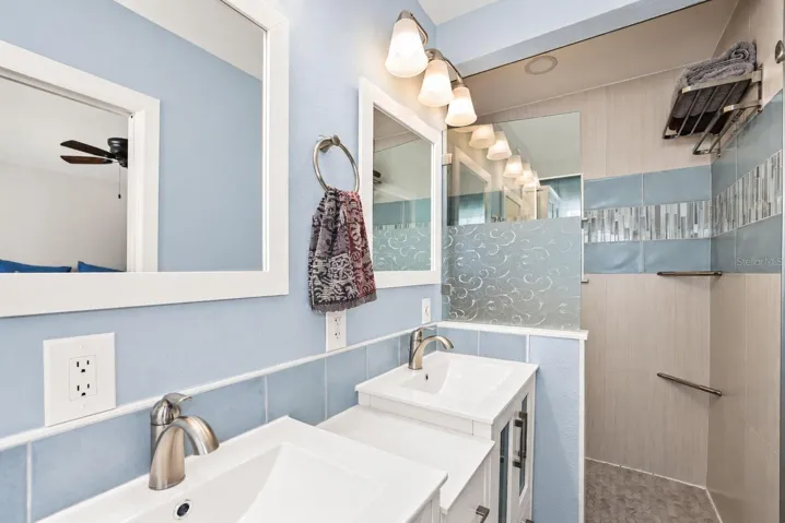 Gorgeous walk in shower