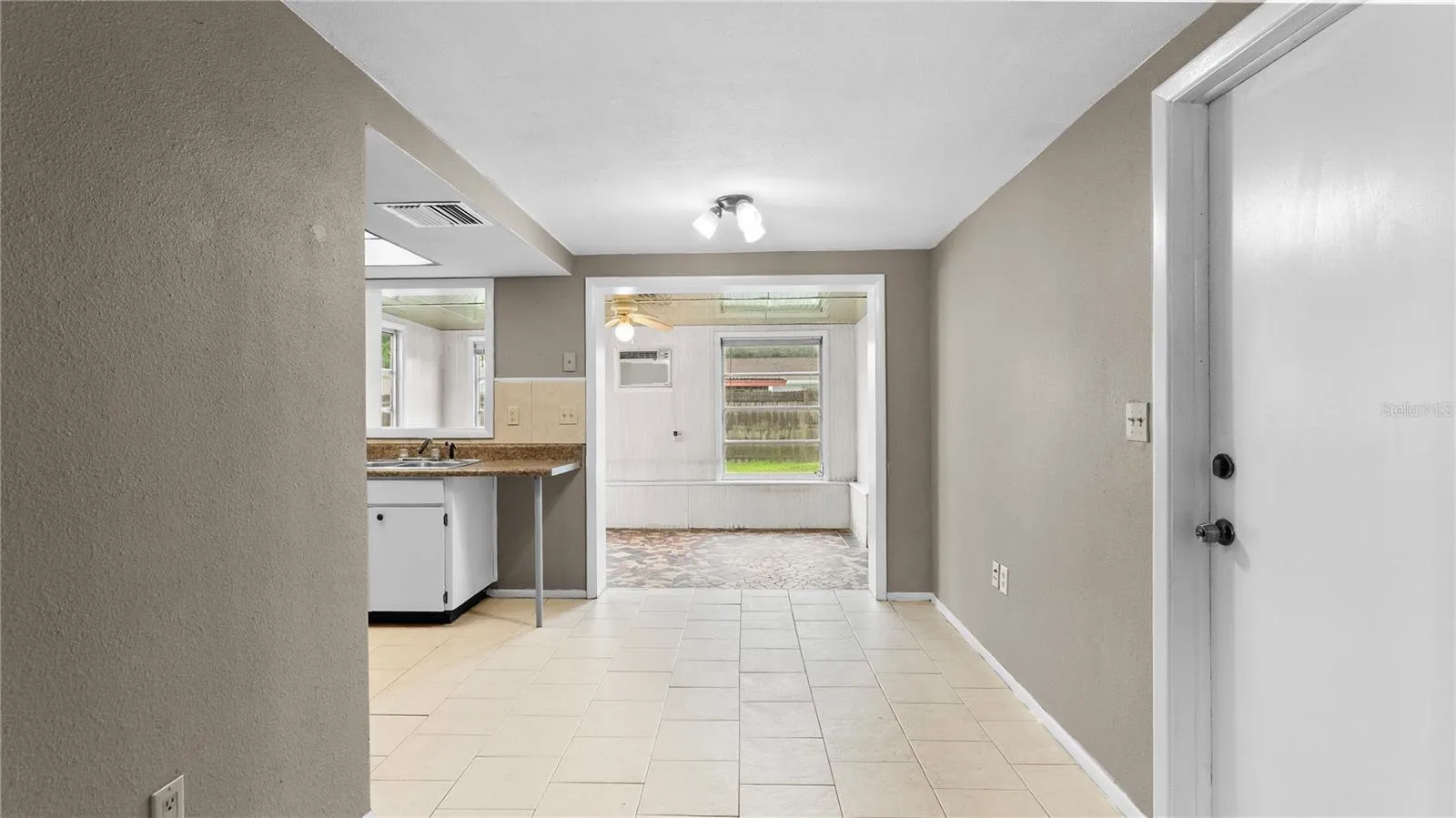 Dining into Florida Room