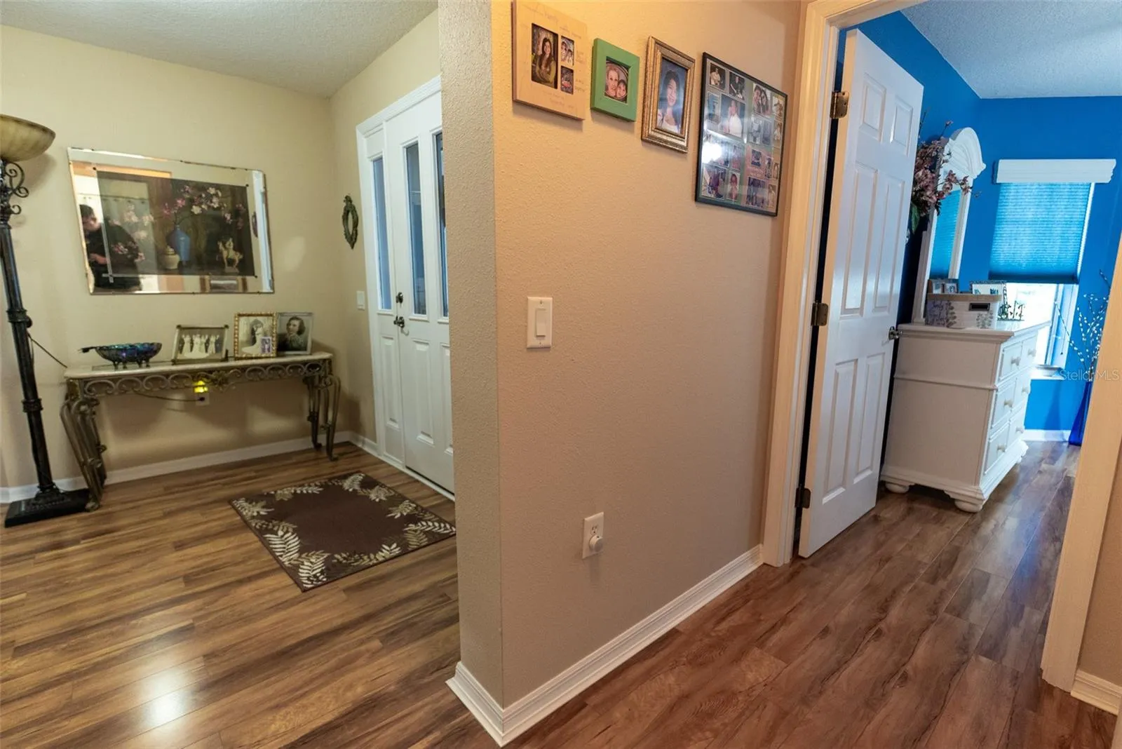Foyer/Bedroom 2