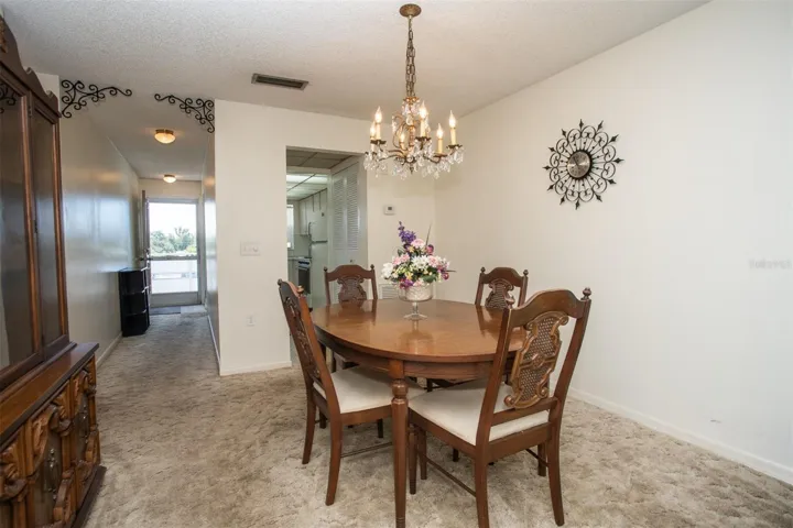 "L"Shaped Dining Room