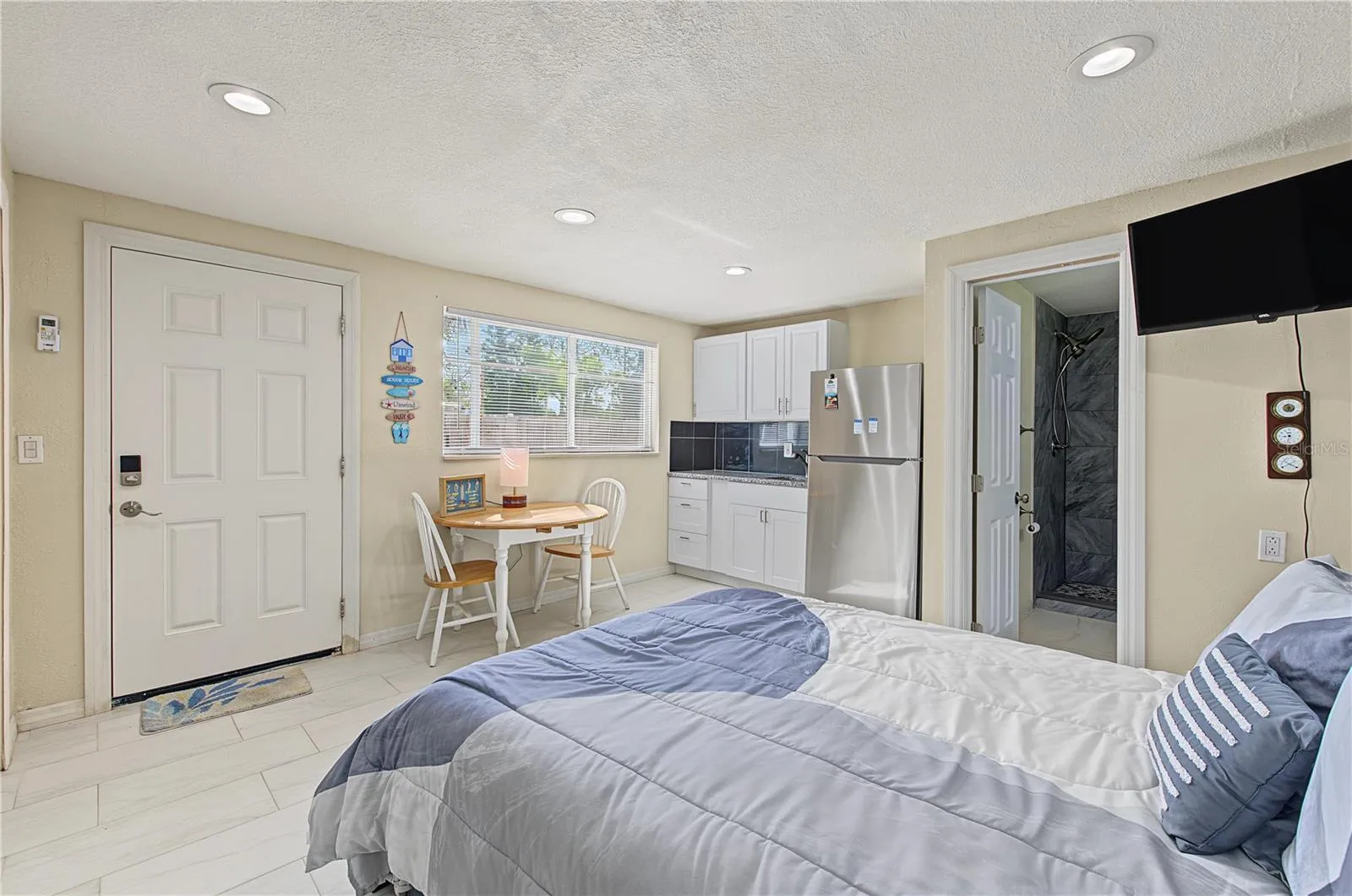 Furnished First Floor Studio Unit - Unit 2 - 5117 Mallett Drive