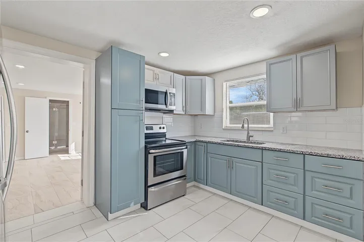 Kitchen - Unit 1- 5117 Mallett Drive