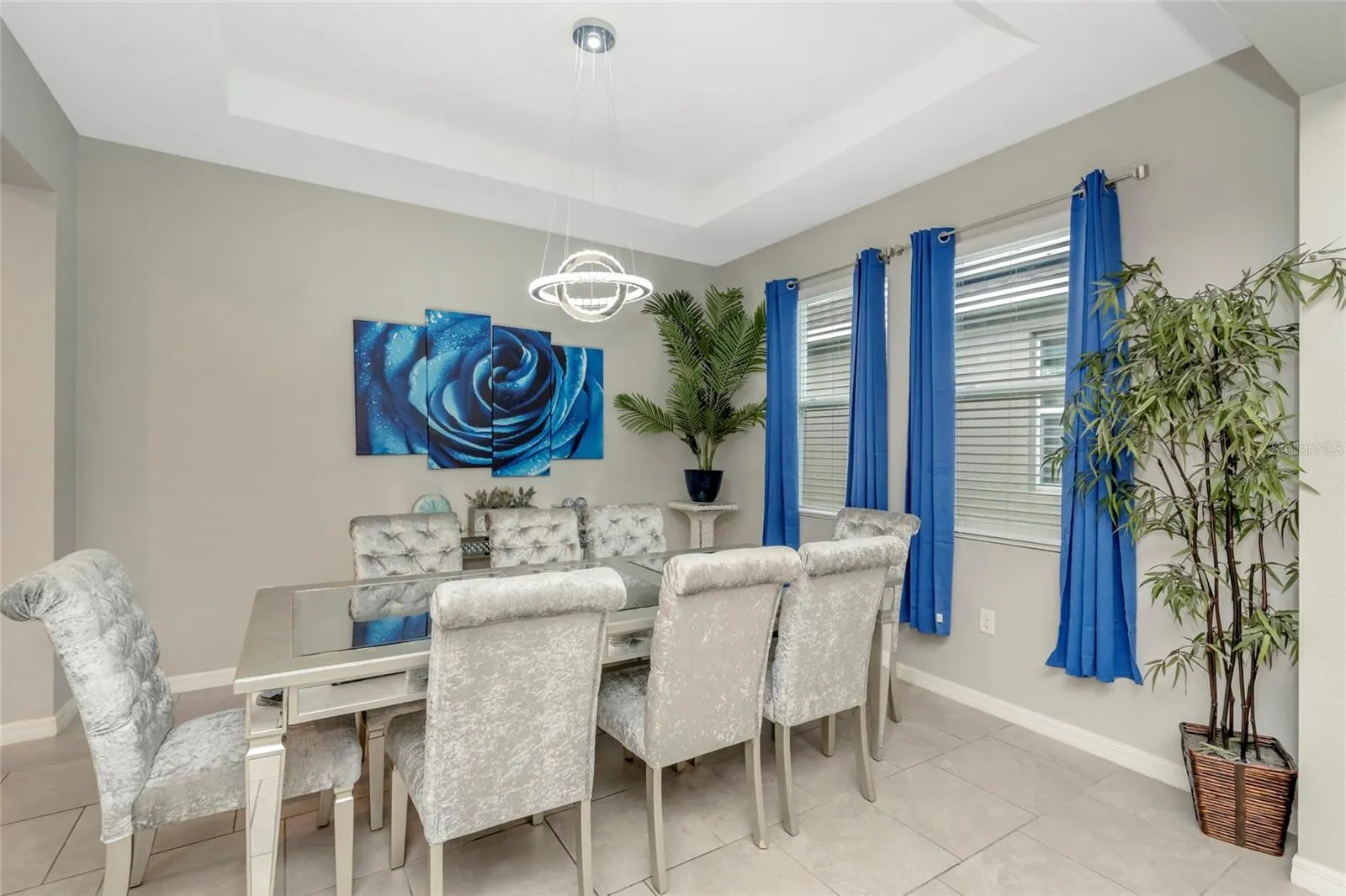 formal dining w/ tray ceiling