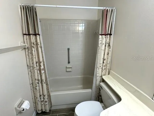 Guest bathroom.