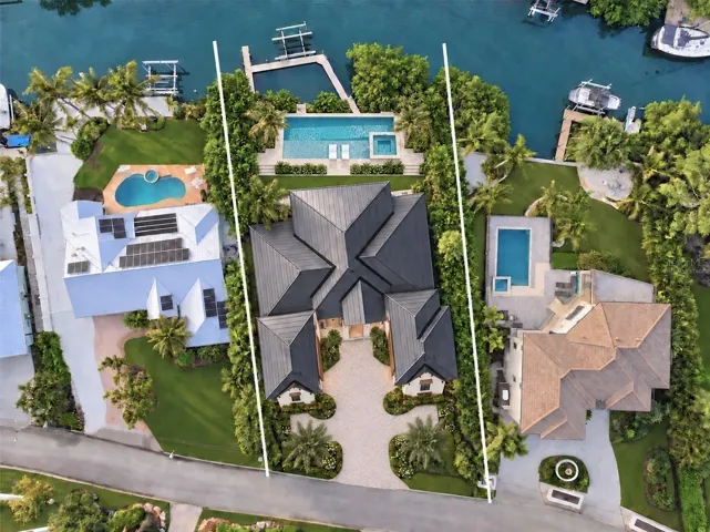 Premium, North Siesta Key neighborhood. Virtually staged.