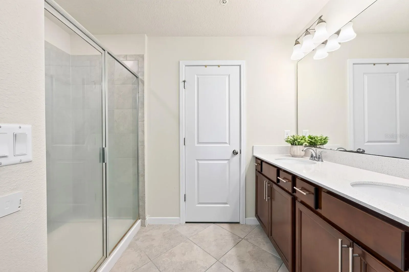 Stand-Up Shower and WALK-IN CLOSET